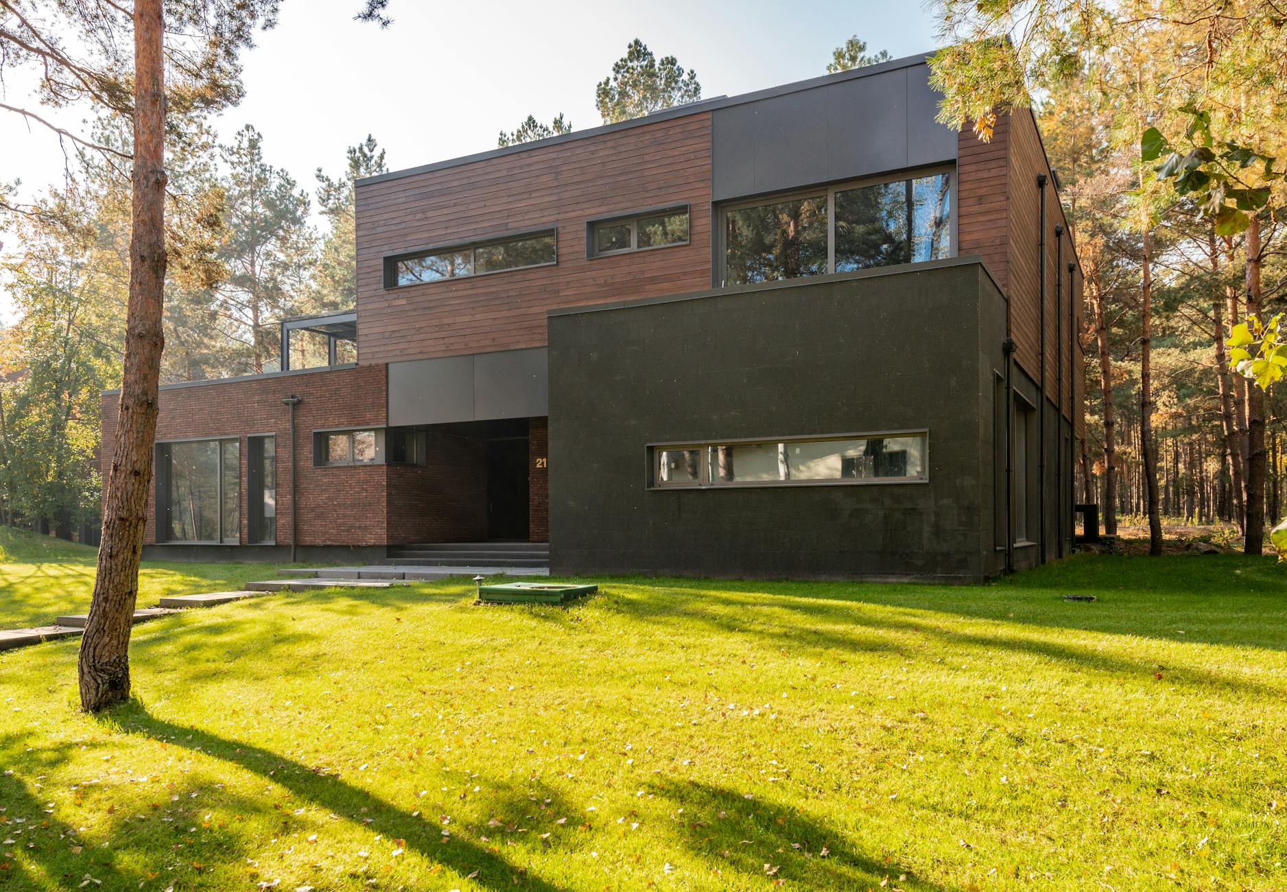 Ilustracja: Małe domy parterowe do 100m - praktyczne rozwiązania dl Małe domy parterowe do 100m - praktyczne rozwiązania dla Twojej działki - zdjecie w tresci